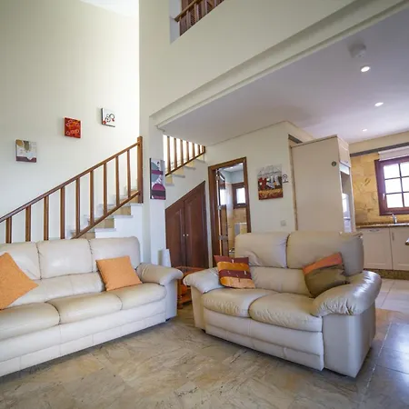 Sensational 3 Bedrooms Myoga Spacious Sun Terrace Outdoor Pool And Bbq Montana Roja Playa Blanca (Lanzarote)