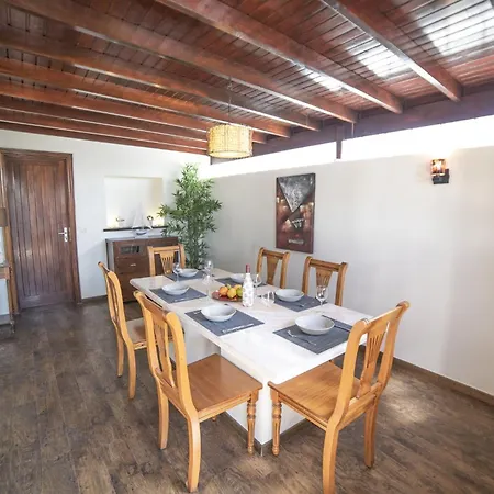 Sensational 3 Bedrooms Myoga Spacious Sun Terrace Outdoor Pool And Bbq Montana Roja Playa Blanca (Lanzarote)
