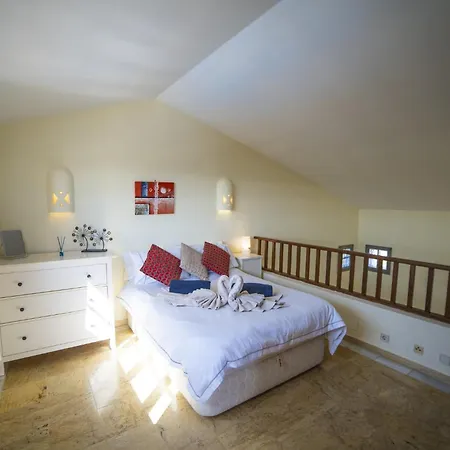 Sensational 3 Bedrooms Myoga Spacious Πλάγια Μπλάνκα