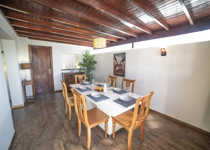 Sensational 3 Bedrooms Myoga Spacious Πλάγια Μπλάνκα